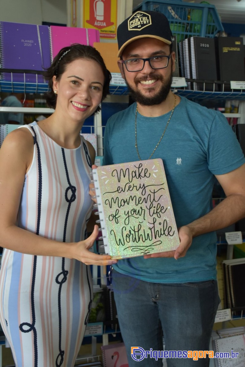 Faroni Dist. e Papelaria lança o “CADERNO INTELIGENTE” em Ariquemes, Continua amanhã dia 16-FOTOS