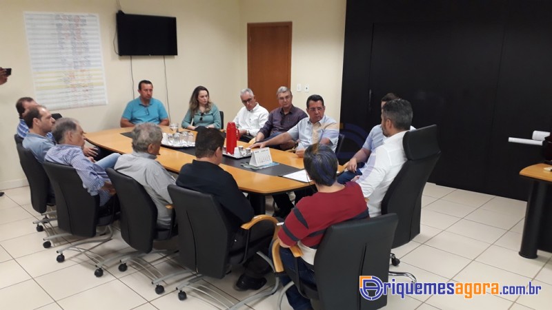 Prefeito recebe empresários para projetos de desenvolvimento