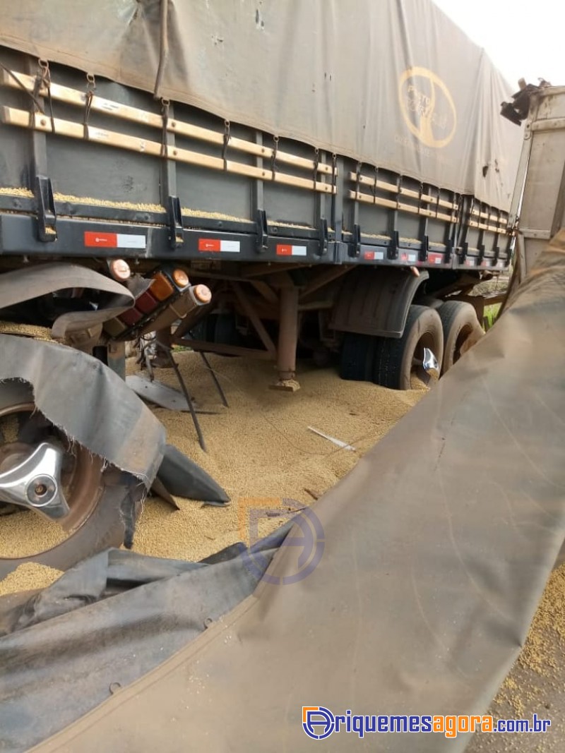 TRAGÉDIA: Caminhoneiro morre em acidente envolvendo duas carretas e um carro na BR-364
