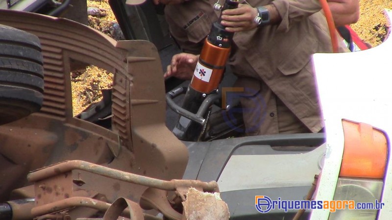TRAGÉDIA: Caminhoneiro morre em acidente envolvendo duas carretas e um carro na BR-364