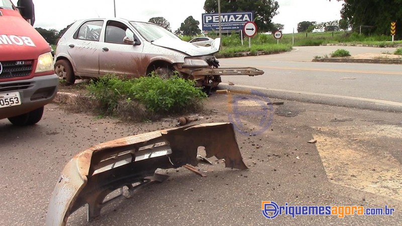 TRAGÉDIA: Caminhoneiro morre em acidente envolvendo duas carretas e um carro na BR-364
