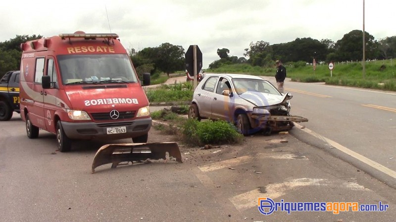 TRAGÉDIA: Caminhoneiro morre em acidente envolvendo duas carretas e um carro na BR-364