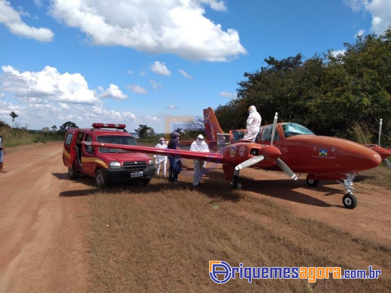Mulher com quadro grave de Covid-19 é colocada em cápsula e transportada no avião dos Bombeiros