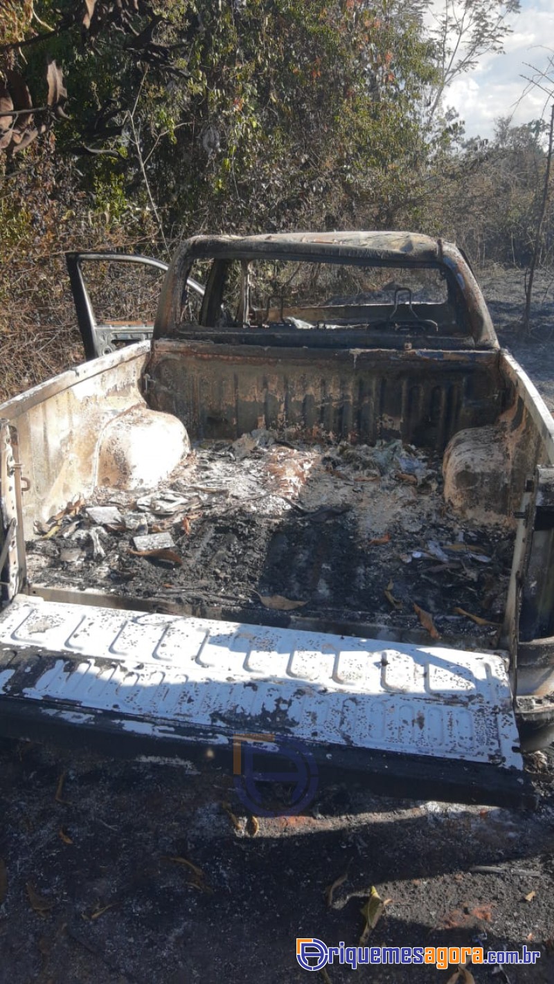 Corpo carbonizado em cima de camionete queimada é localizado na LC-80 de alto Paraíso