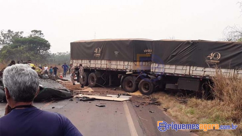 Colisão frontal entre carretas na Br 364 deixa uma vítima fatal