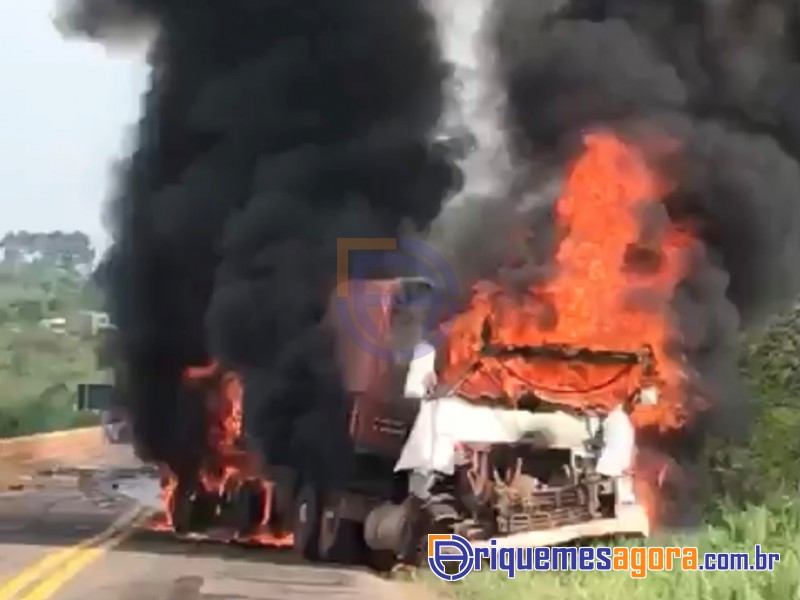 Caminhão pega fogo na BR-364 e trecho da rodovia é interditado próximo de Ariquemes