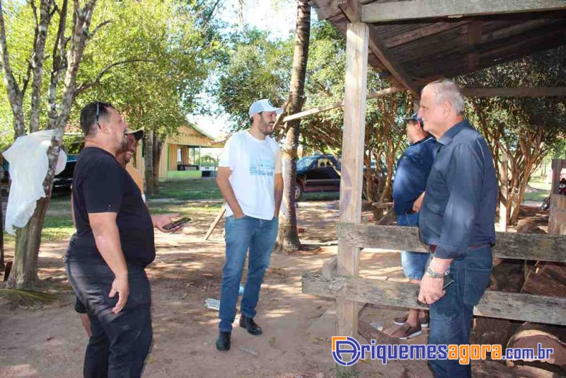 Deputado Adelino Follador participa da entrega de Kits Esportivos em São Miguel do Guaporé