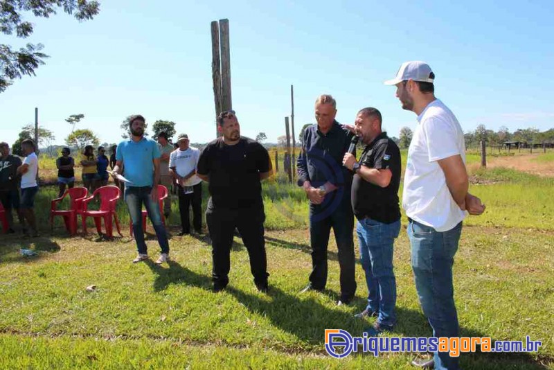Deputado Adelino Follador participa da entrega de Kits Esportivos em São Miguel do Guaporé