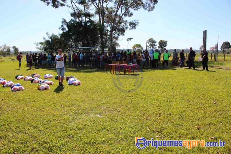 Deputado Adelino Follador participa da entrega de Kits Esportivos em São Miguel do Guaporé