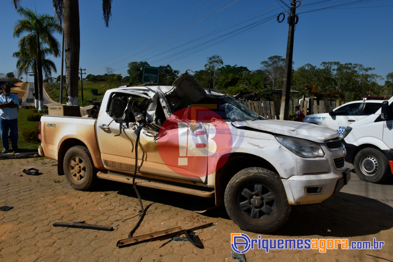 Caminhonete colide na carroceria de caminhão toureiro em Buritis - VÍDEO