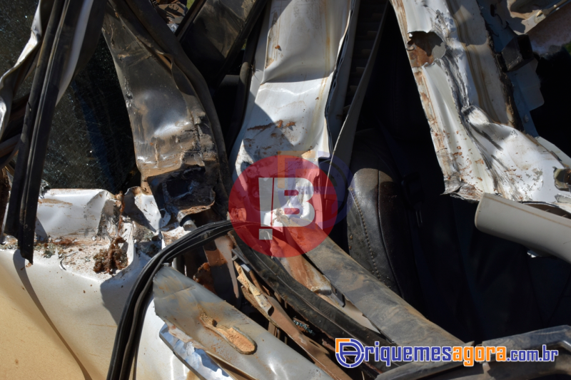 Caminhonete colide na carroceria de caminhão toureiro em Buritis - VÍDEO