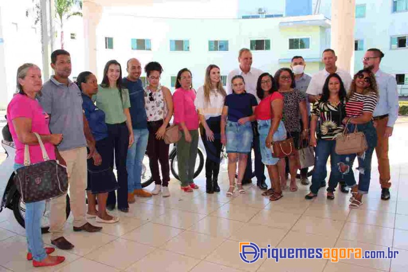 Ariquemes: Deputado Adelino Follador participa da entrega de Motocicletas para os ACS