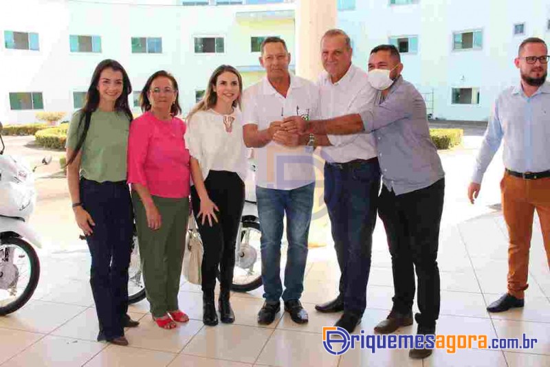 Ariquemes: Deputado Adelino Follador participa da entrega de Motocicletas para os ACS