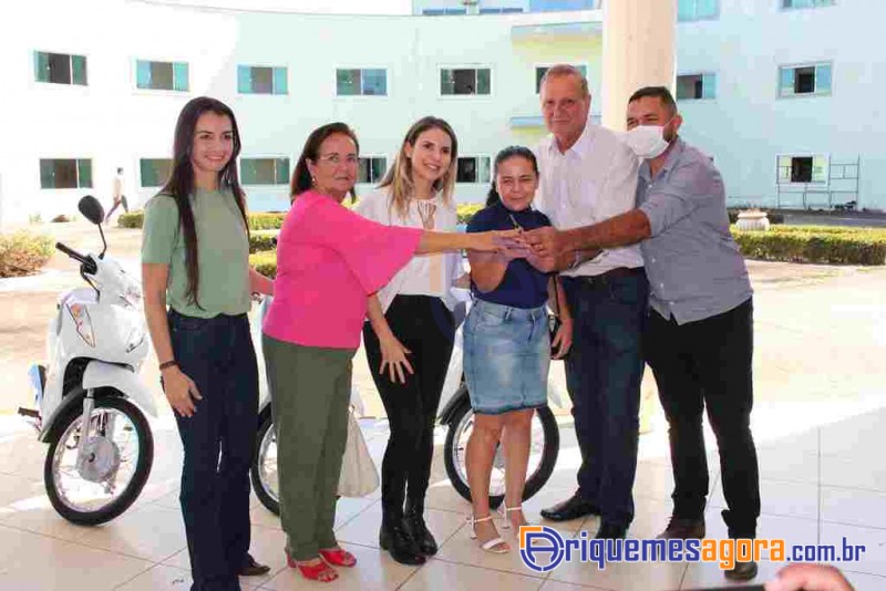 Ariquemes: Deputado Adelino Follador participa da entrega de Motocicletas para os ACS