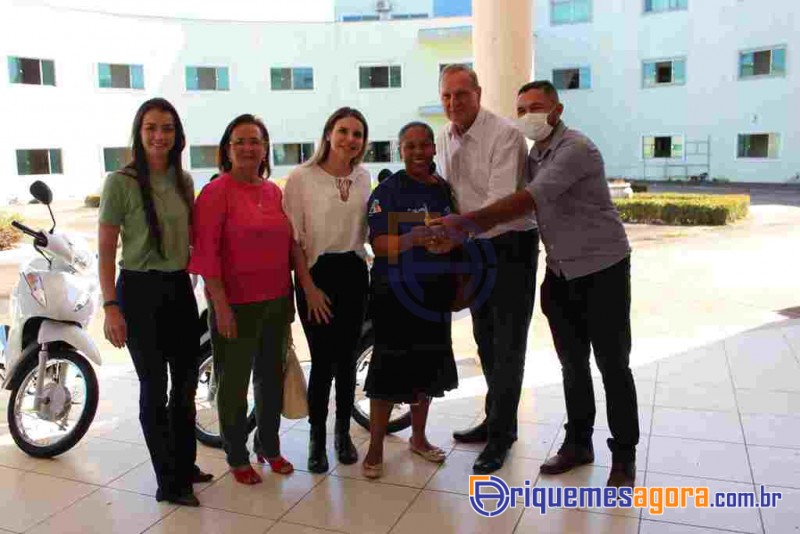 Ariquemes: Deputado Adelino Follador participa da entrega de Motocicletas para os ACS