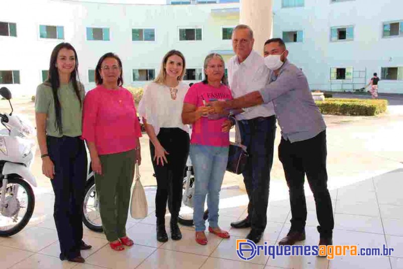 Ariquemes: Deputado Adelino Follador participa da entrega de Motocicletas para os ACS