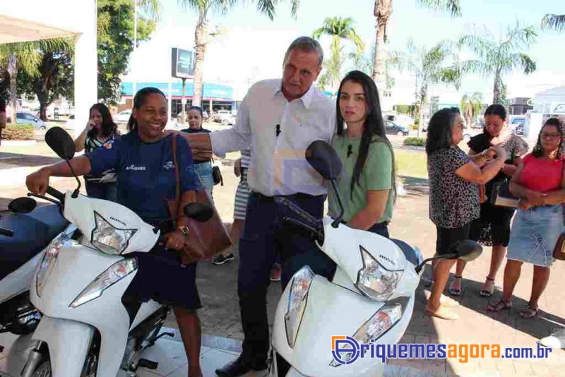 Ariquemes: Deputado Adelino Follador participa da entrega de Motocicletas para os ACS