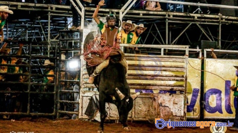 Jovem de 18 anos é o campeão do rodeio em touros da 37ª Expoari