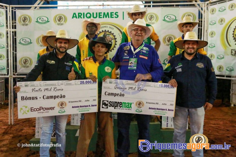 Jovem de 18 anos é o campeão do rodeio em touros da 37ª Expoari