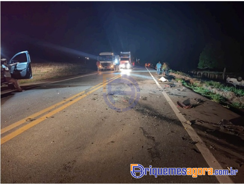 Imprudência de caminhoneira ocasionou grave acidente na Br 364 com morte de três pessoas em um táxi