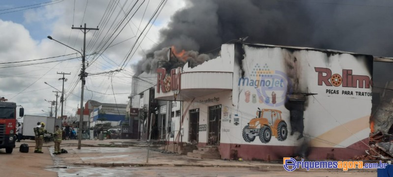 Incêndio de grandes proporções destrói três empresas em Ariquemes -VÍDEOS