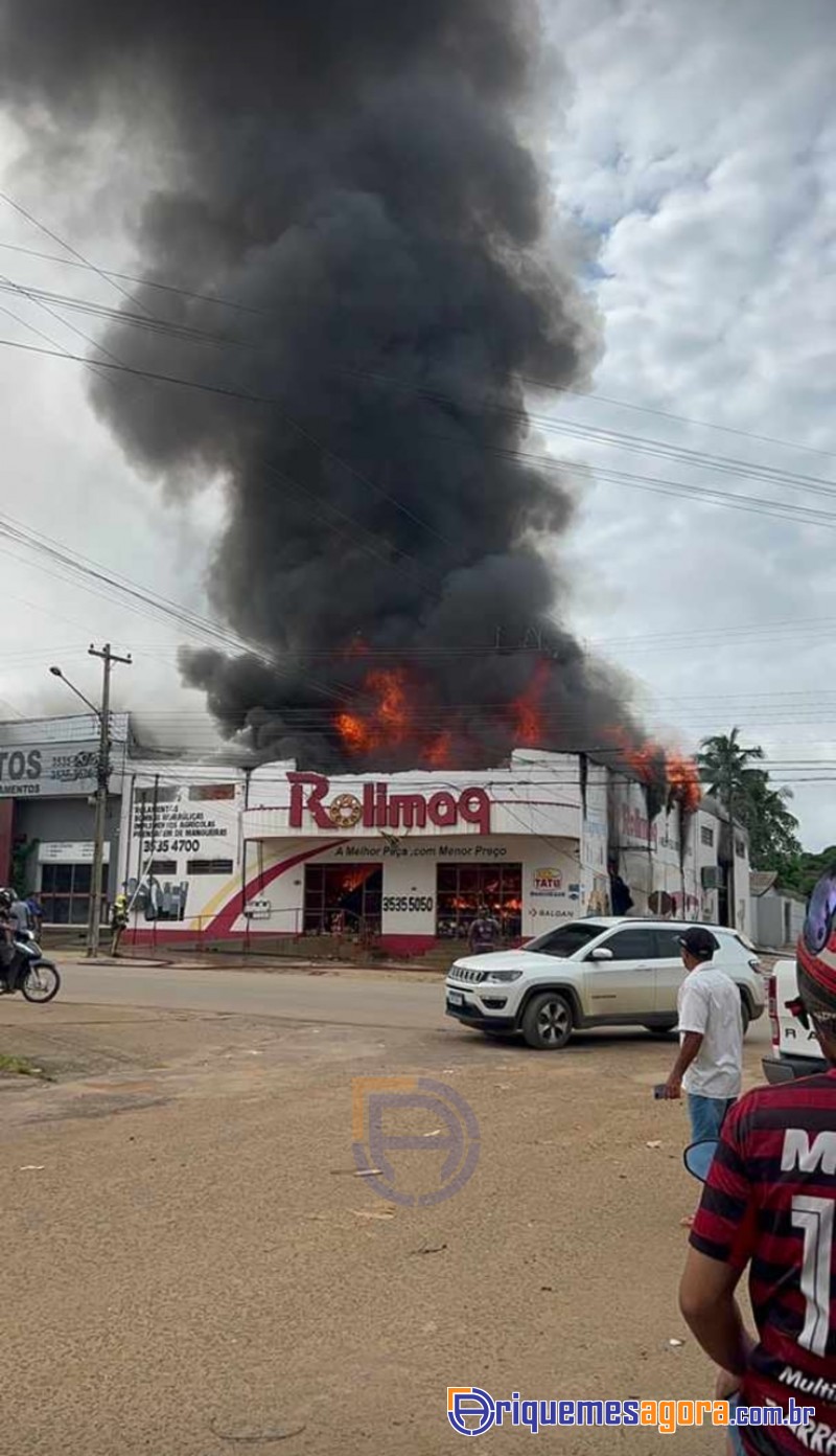 Incêndio de grandes proporções destrói três empresas em Ariquemes -VÍDEOS