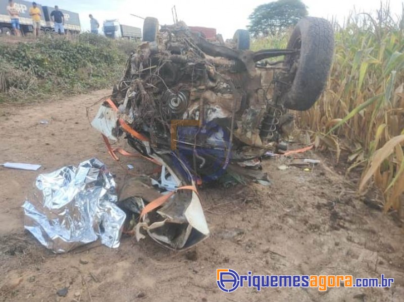 TRÁGICO: Acidente na BR-364 entre carreta e carro deixa duas pessoas mortas próximo de Ariquemes