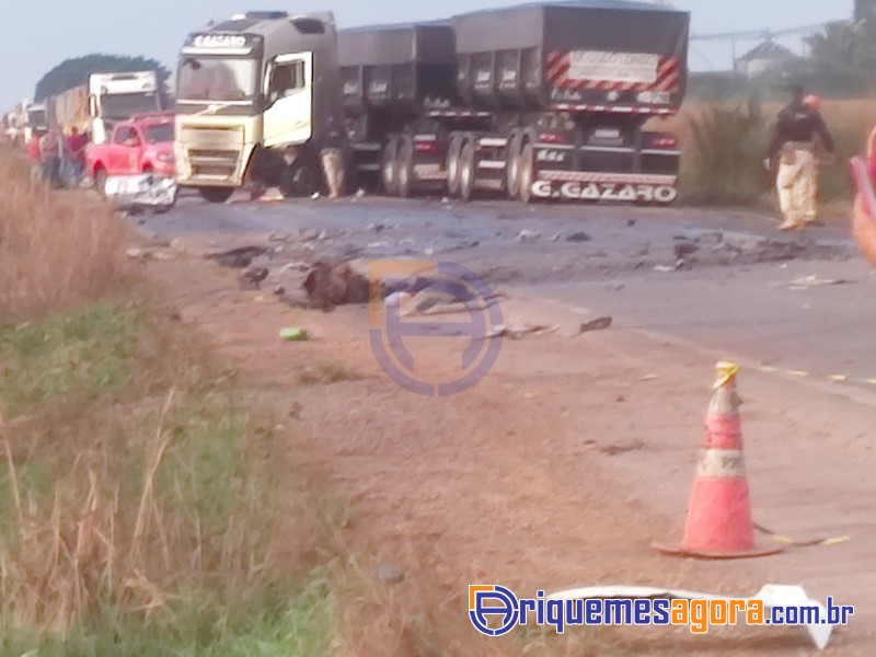 TRÁGICO: Acidente na BR-364 entre carreta e carro deixa duas pessoas mortas próximo de Ariquemes