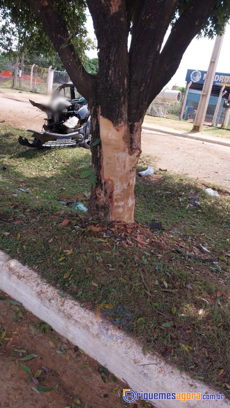 Grave acidente na Av. Jaru em Ariquemes RO, vítima fica presa nas ferragens Rondônia - VÍDEO