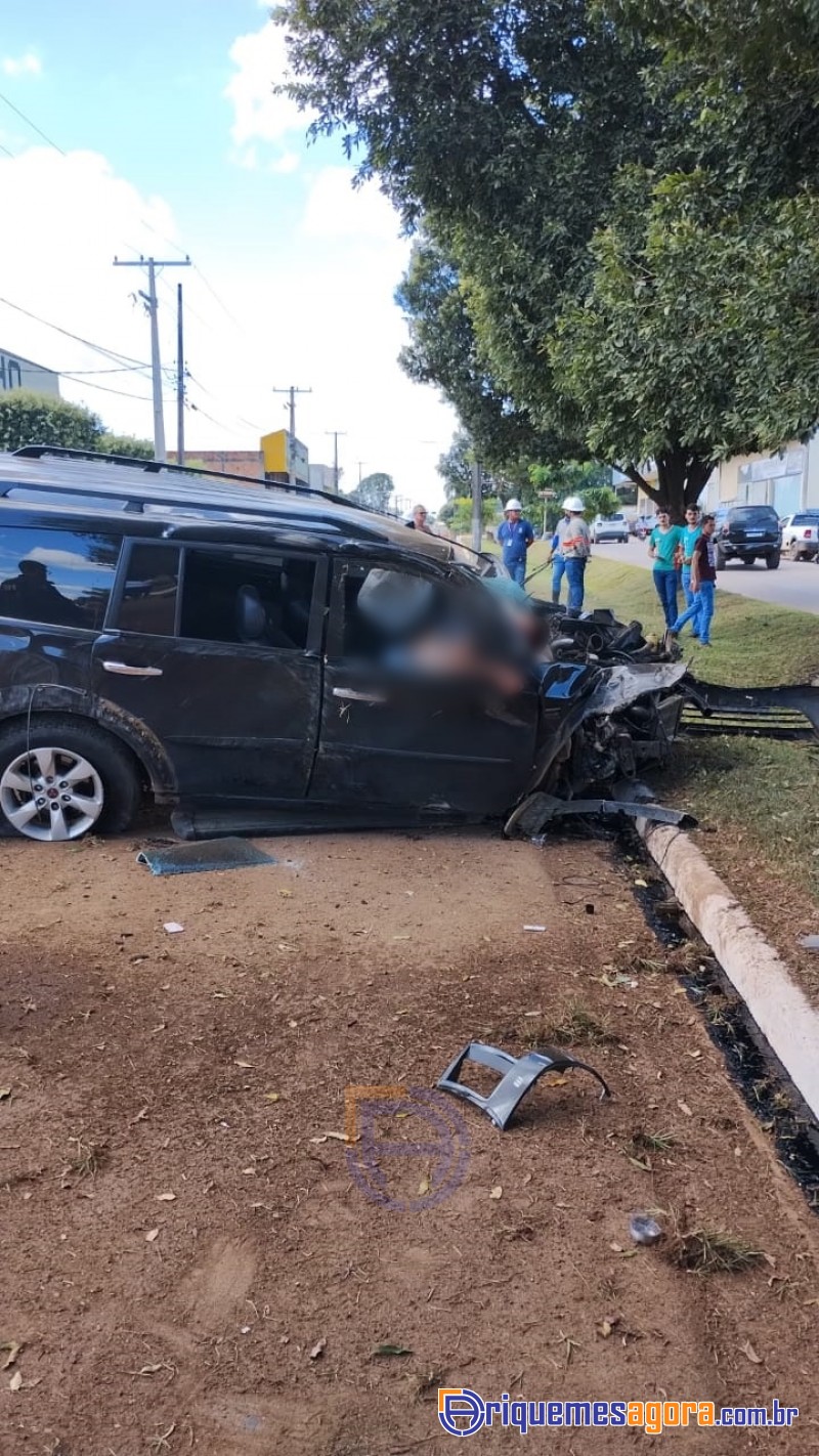 Grave acidente na Av. Jaru em Ariquemes RO, vítima fica presa nas ferragens Rondônia - VÍDEO