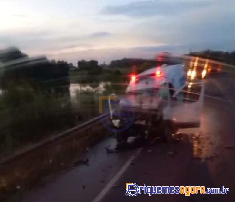 Grave acidente entre ambulância e ônibus na BR-364 deixa ao menos duas m@1rtes e vários feridos