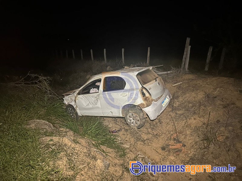 Motorista capota carro após cochilar ao volante na RO 464 - VÍDEO