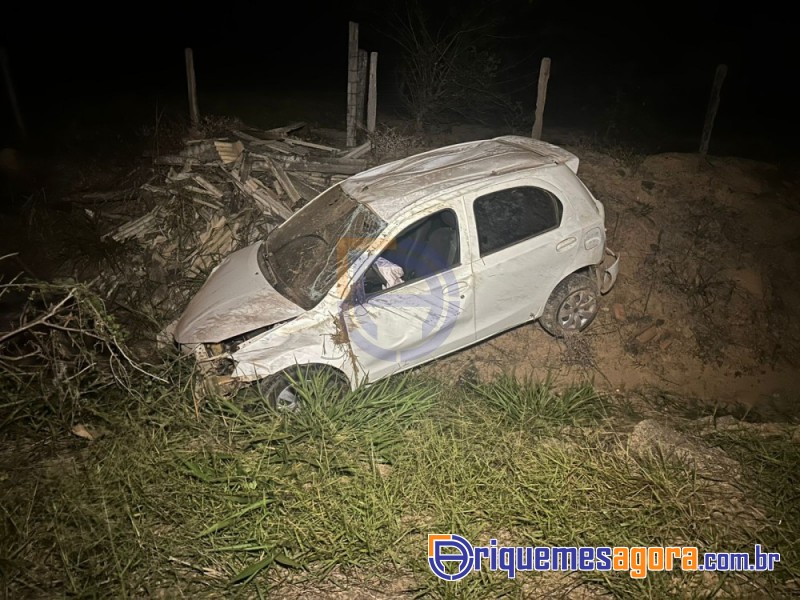Motorista capota carro após cochilar ao volante na RO 464 - VÍDEO