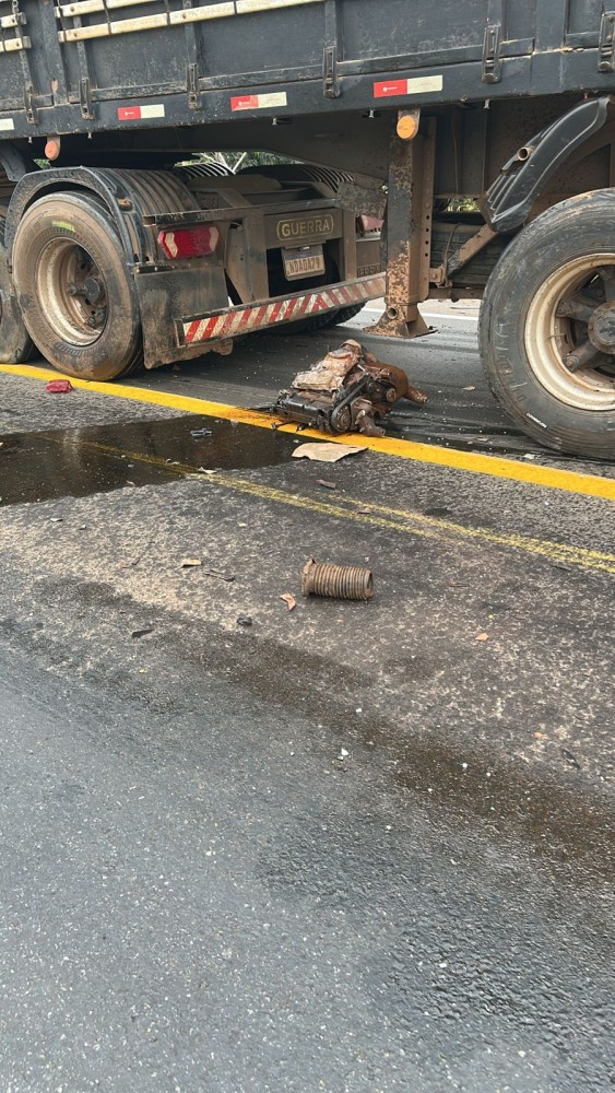 Tragédia - Acidente entre Fiat Strada e carreta deixa quatro mortos na BR-364, duas crianças - VÍDEO